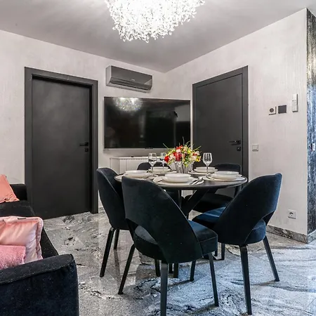 Serenada W Centrum Apartzakop * זקופאנה